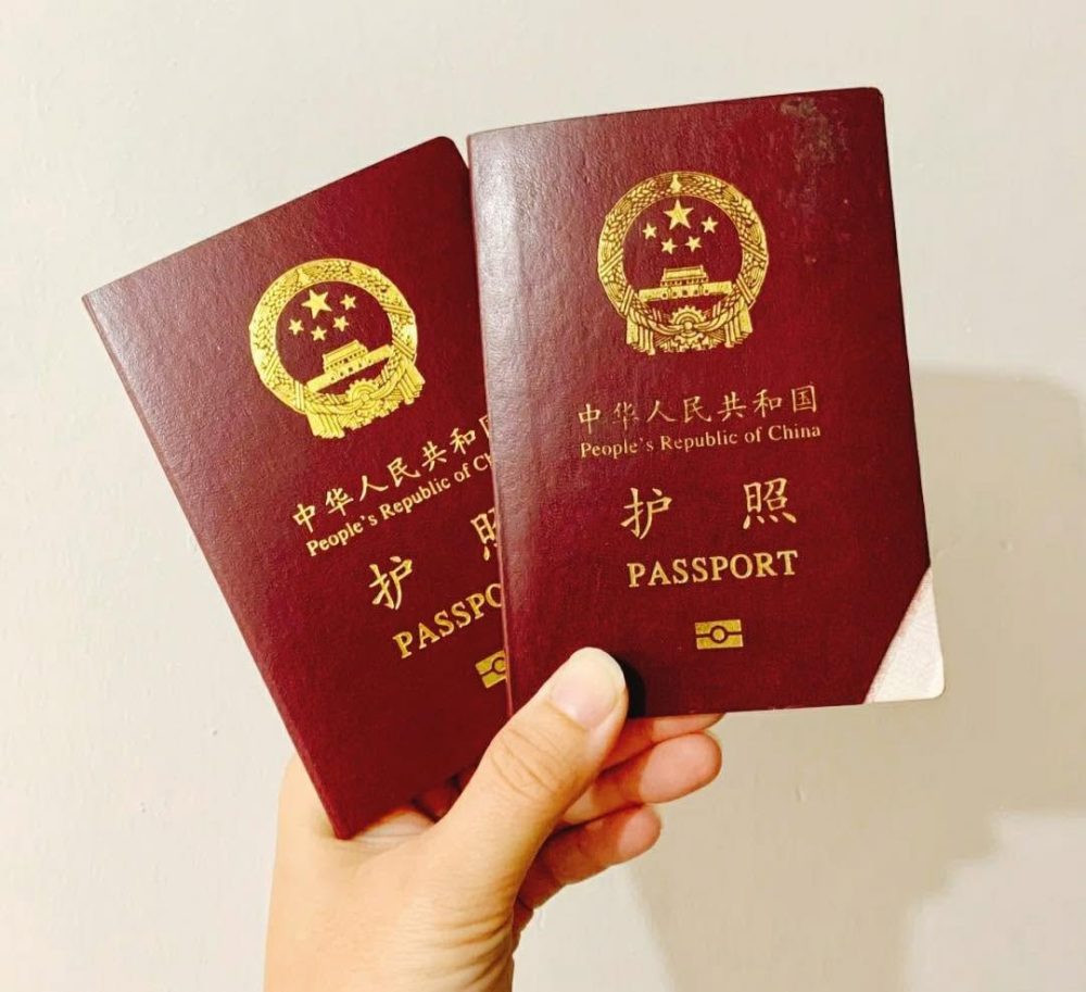 Hai hộ chiếu Trung Quốc — dịch vụ pháp lý khác cho người Trung Quốc tại Việt Nam